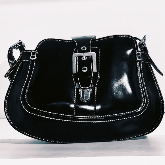 Tod's Handbags - Tods black patent leather shoulder bag.